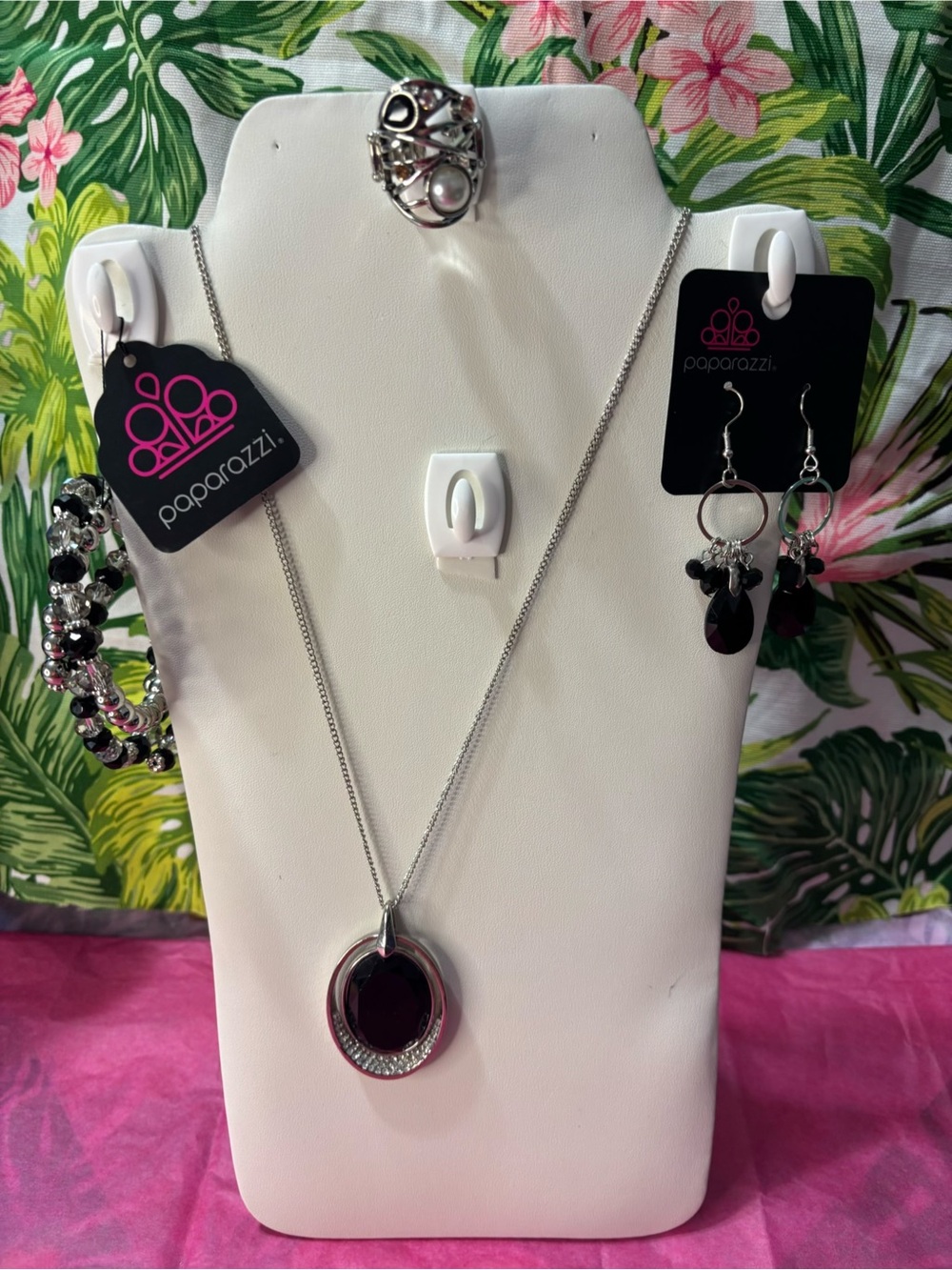 Paparazzi Black and Silver Oval Pendant Jewelry Set